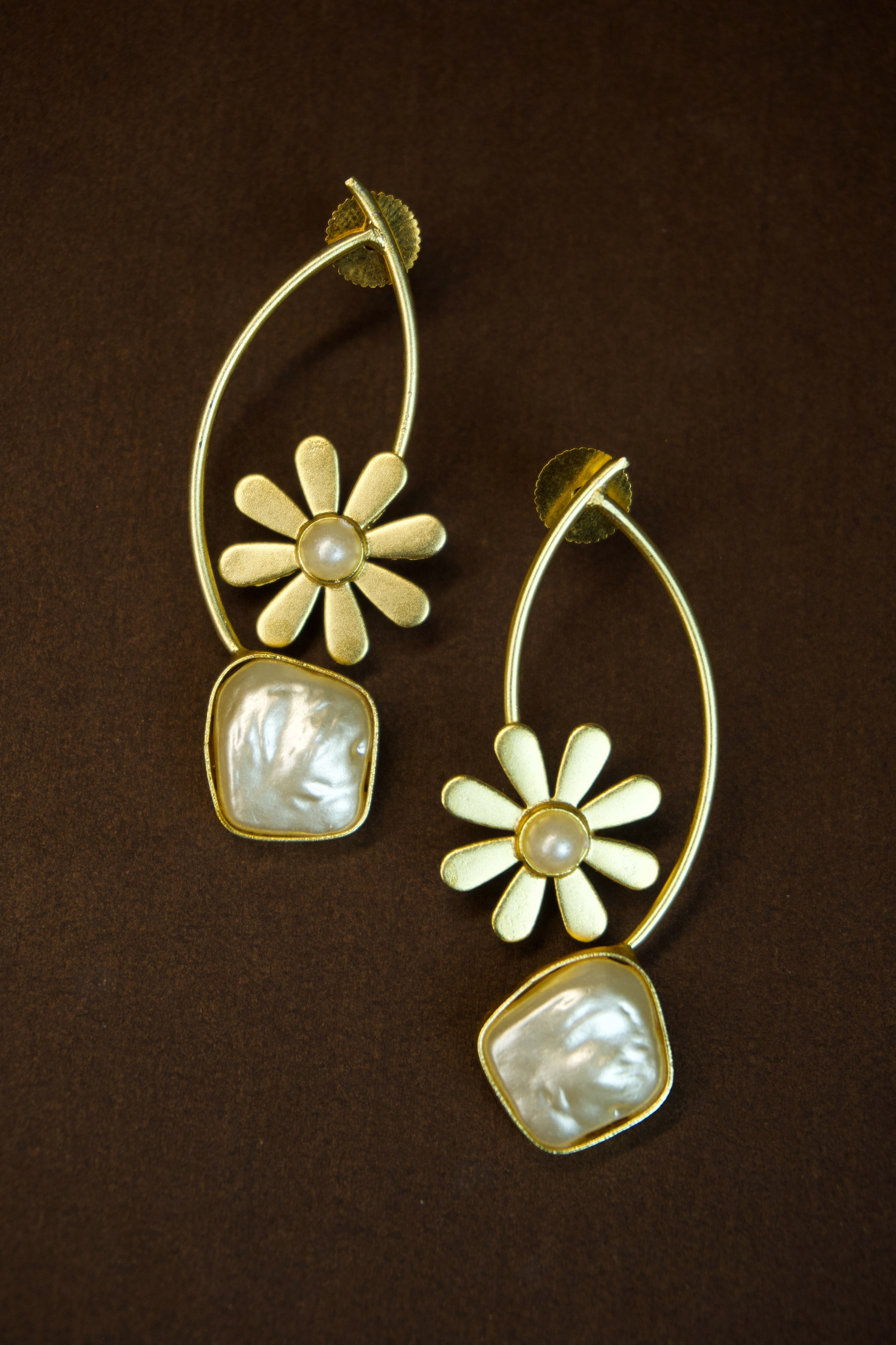 LYRA - AURA - PEARL STATEMENT EARRINGS - 6 Secondary image