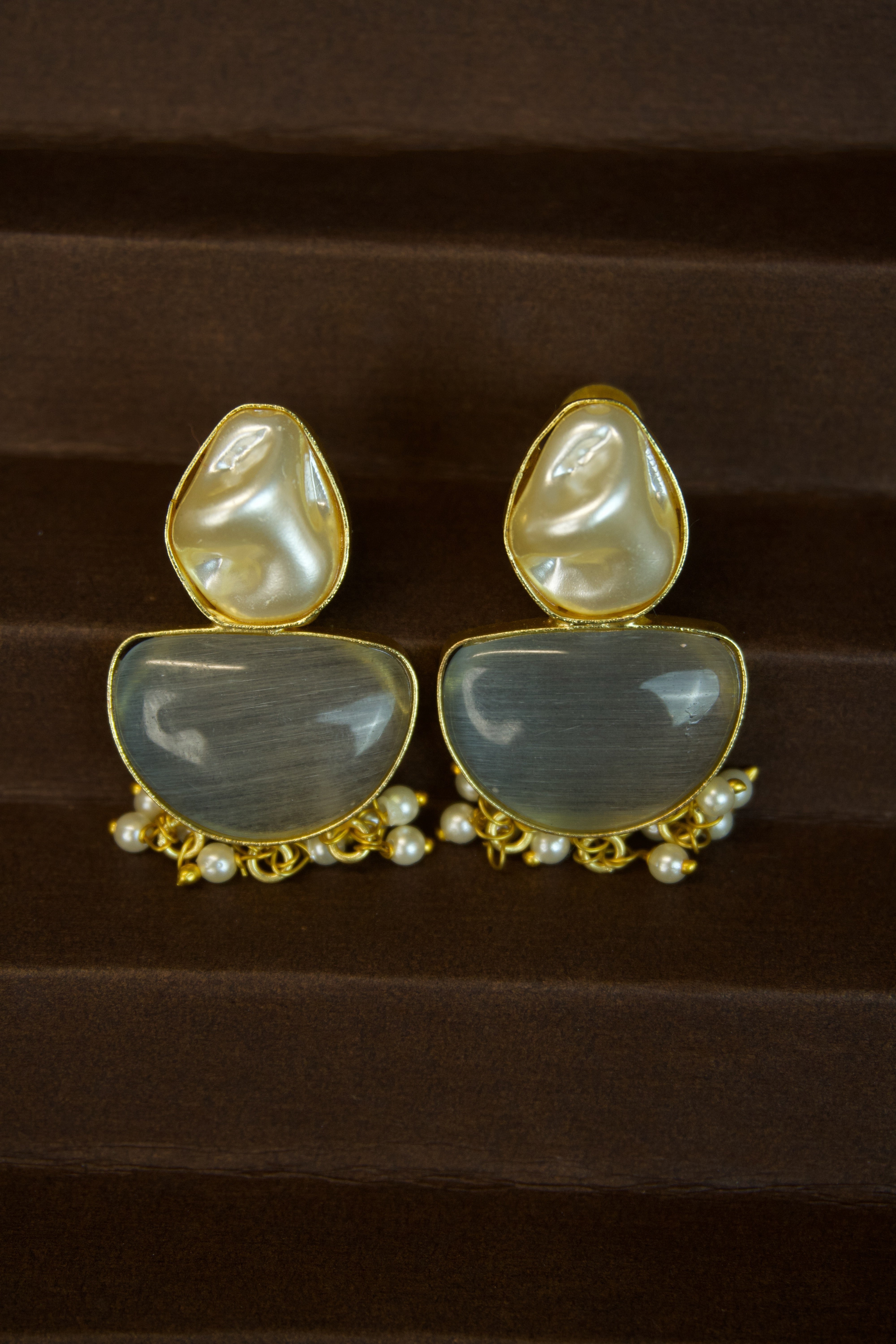 LYRA - AURA - PEARL STATEMENT EARRINGS - 10 Secondary image