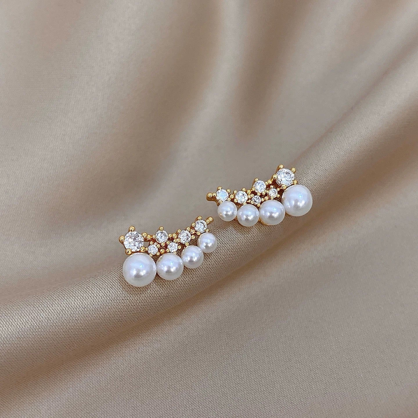 LYRA - AURA - PEARL STATEMENT EARRINGS - 14 Secondary image
