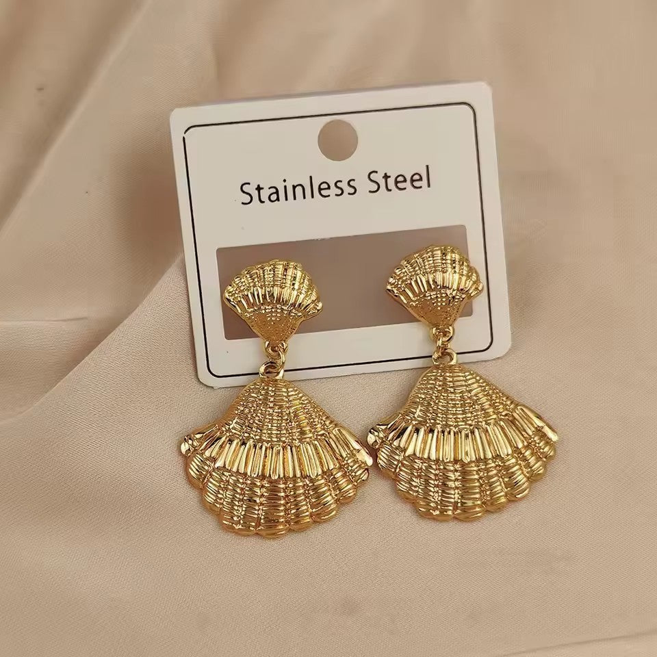 SUGA - Gold Toned Seashell Drop Earrings For Women Main image