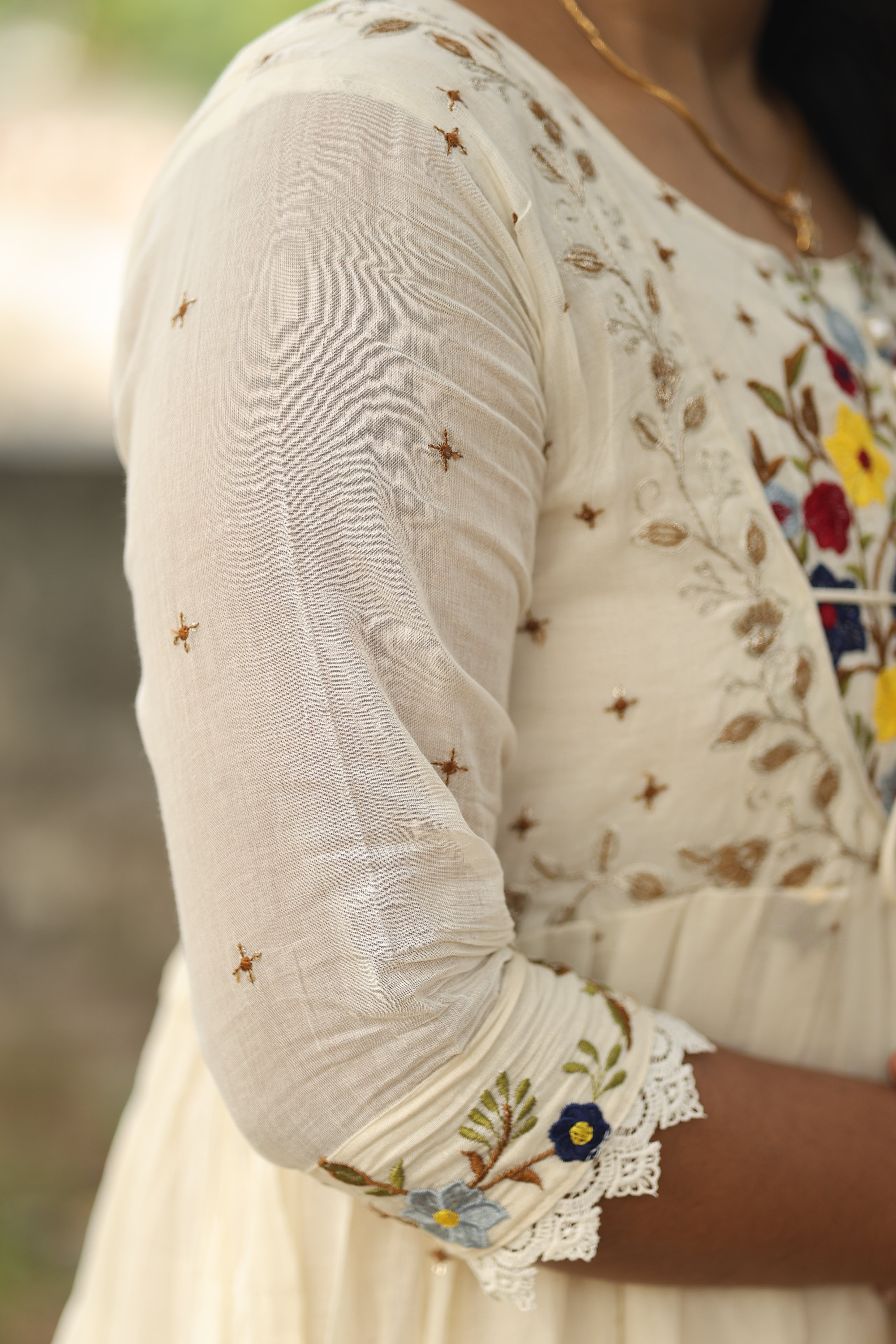 Thechi (à´¤àµ†à´šàµà´šà´¿) â€“ Pure Mul Cotton Kurta with Heavy Embroidery