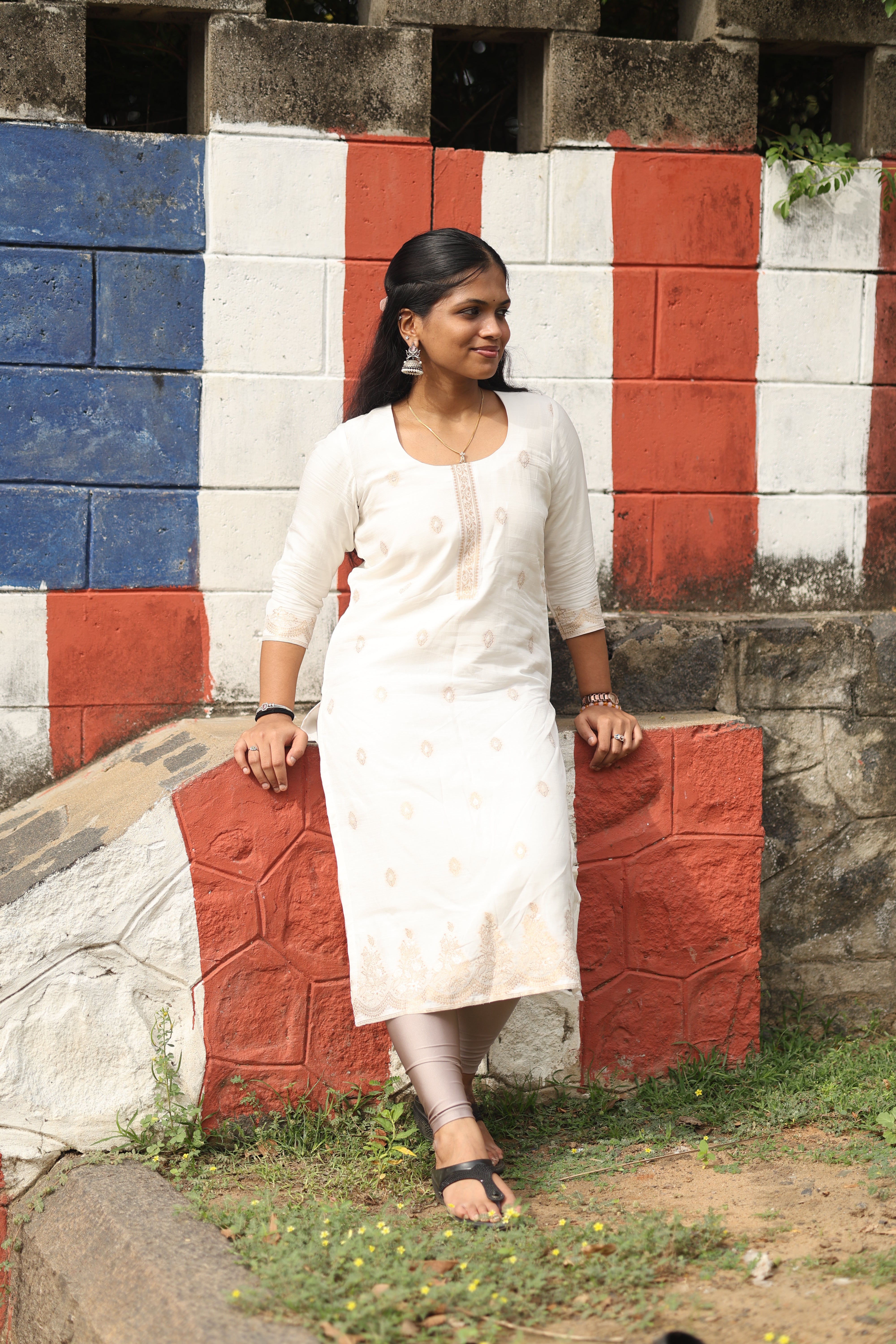 Mullapoovu (മുല്ലപ്പൂവ്) – Handworked Silk Kurta. Secondary image