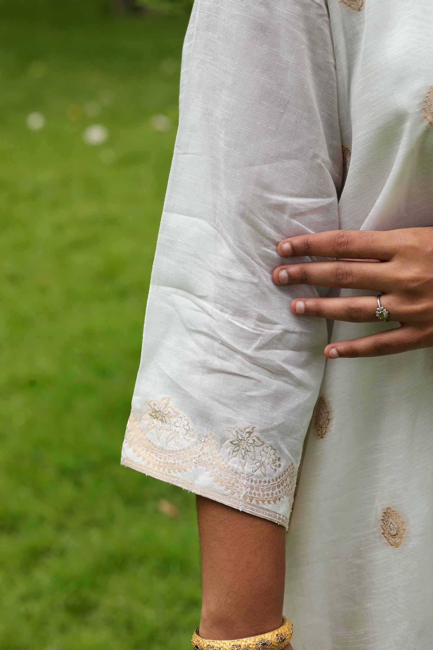 Mullapoovu (മുല്ലപ്പൂവ്) – Premium Dola Linen Silk Kurta in Comfy fit