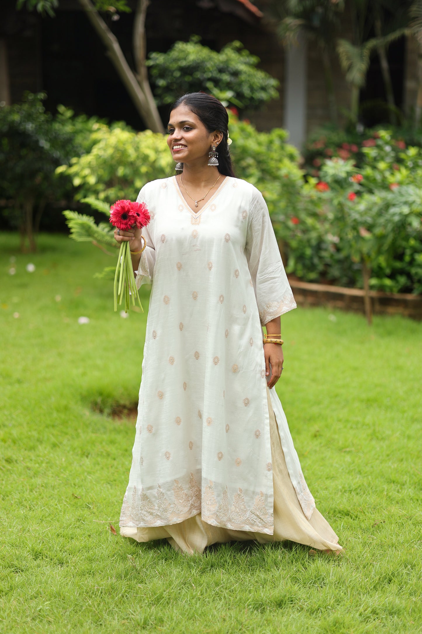 Mullapoovu (മുല്ലപ്പൂവ്) – Premium Dola Linen Silk Kurta in Comfy fit