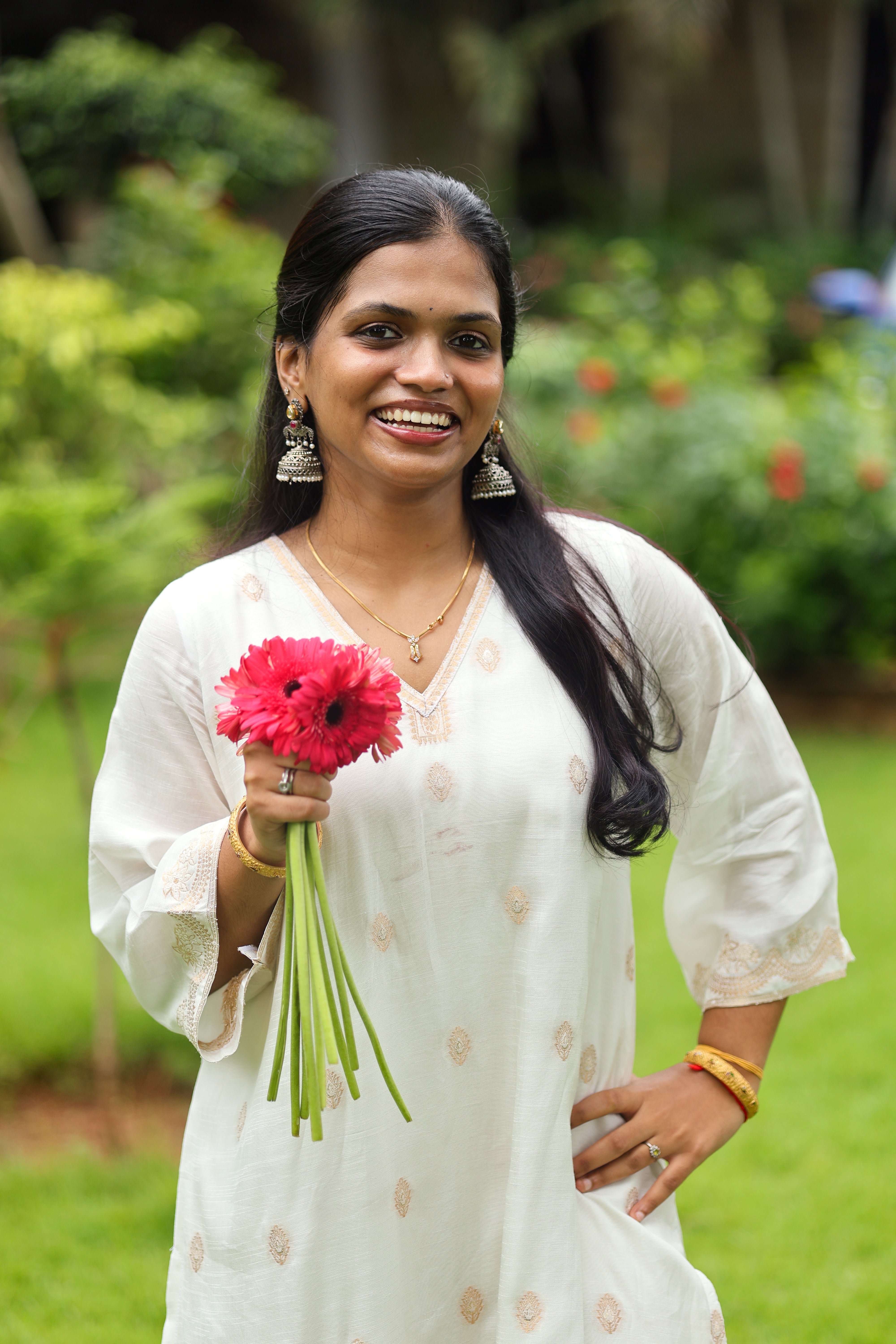 Mullapoovu (à´®àµà´²àµà´²à´ªàµà´ªàµ‚à´µàµ) â€“ Premium Dola Linen Silk Kurta in Comfy fit Main image