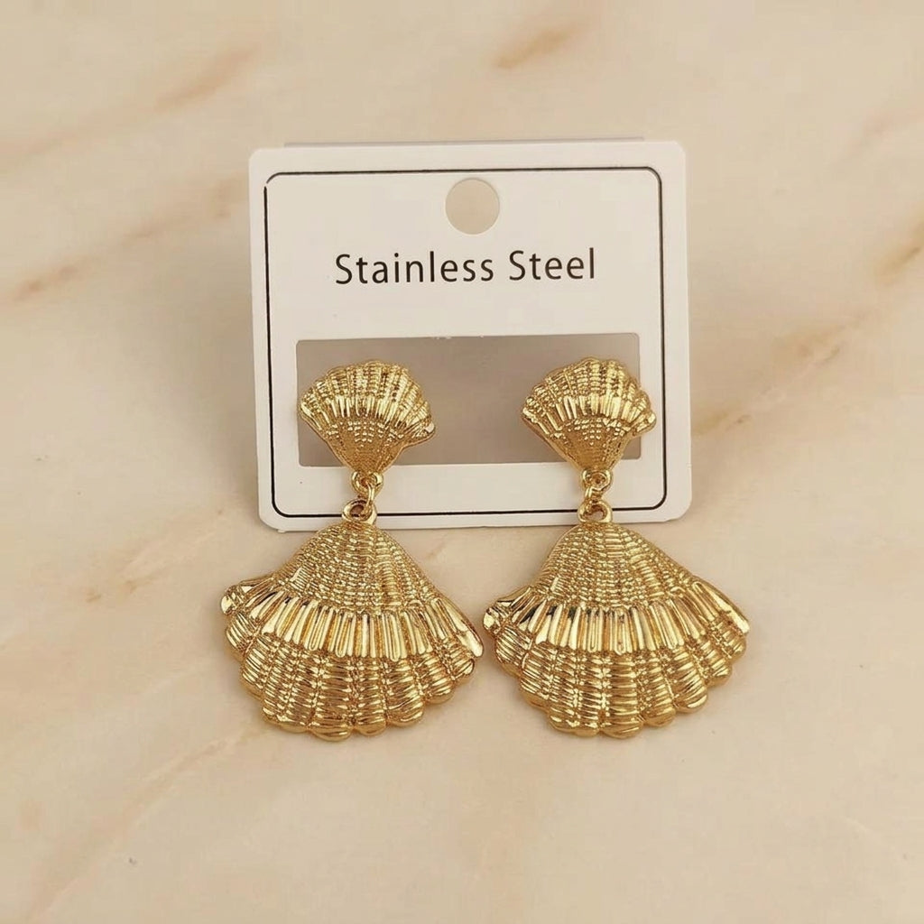 SUGA - Gold Toned Seashell Drop Earrings For Women Secondary image