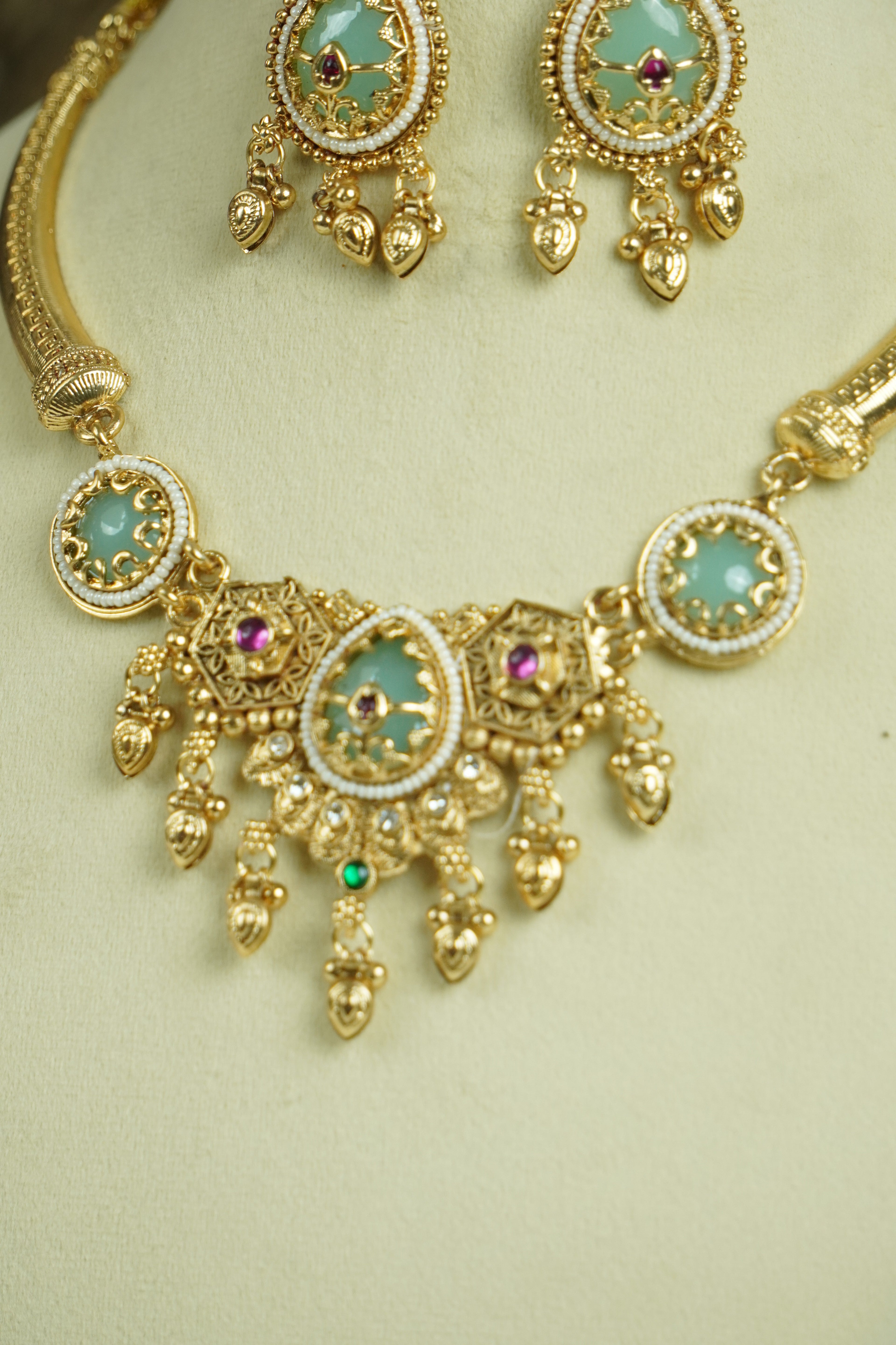 Sabya - Premium Wide Necklaces - 1